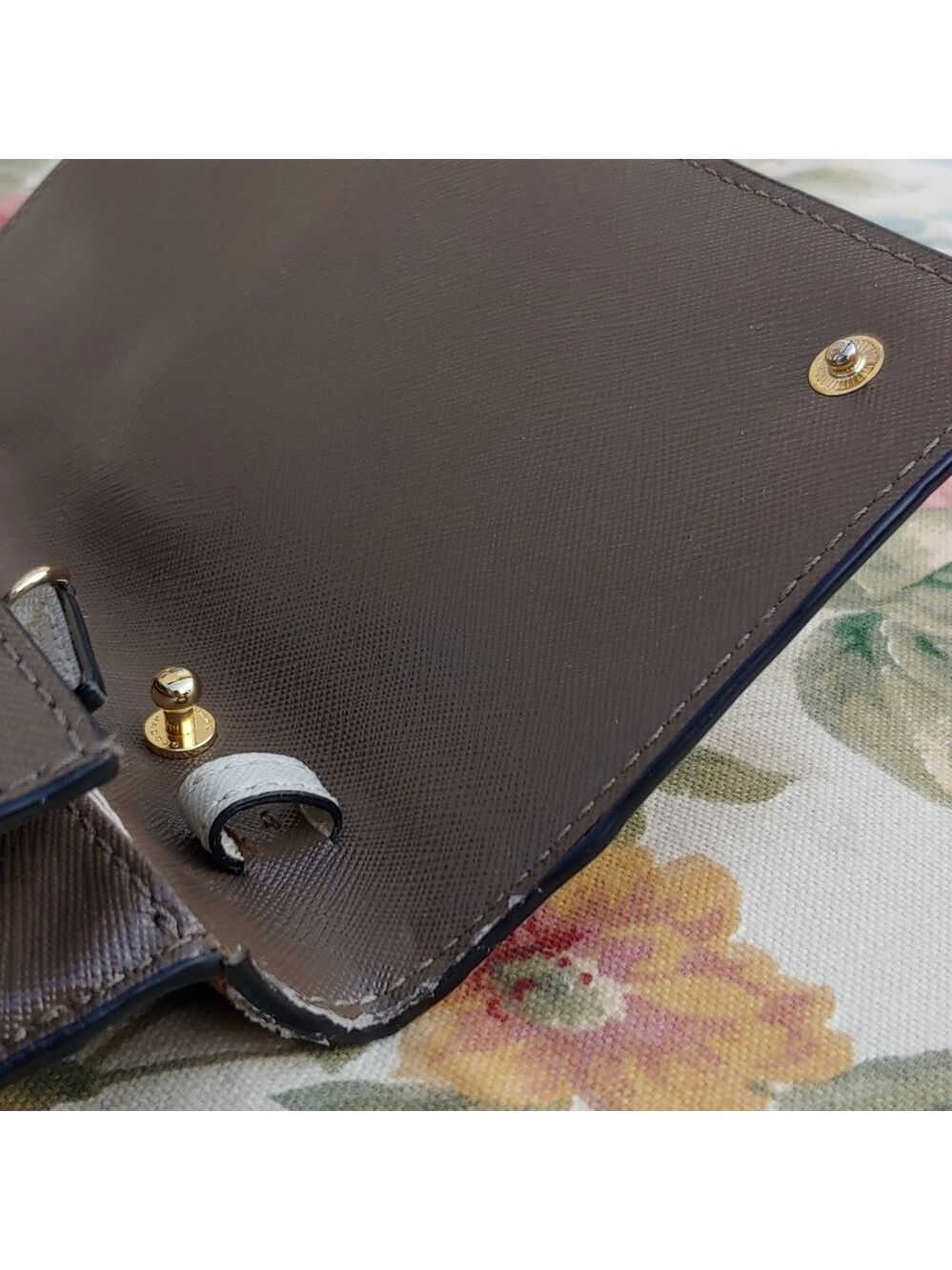 Marc Jacobs Tan and Brown Saffiano Leather Fold Clutch Wallet - Picture 14 of 17